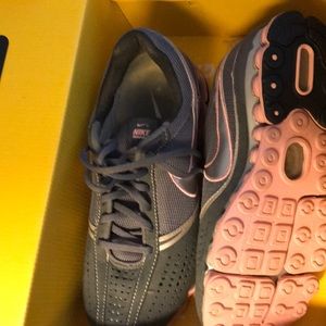 Women’s Nike Shox Qualify + Laf- Livestrong
